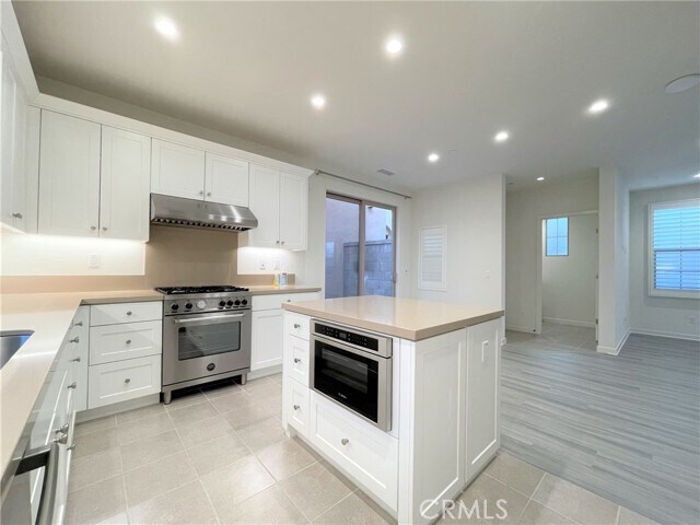 Building Photo - 119 Messenger