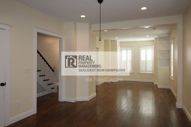 Building Photo - 33 Columbia St