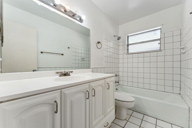 Building Photo - 4194 Honeysuckle Ave