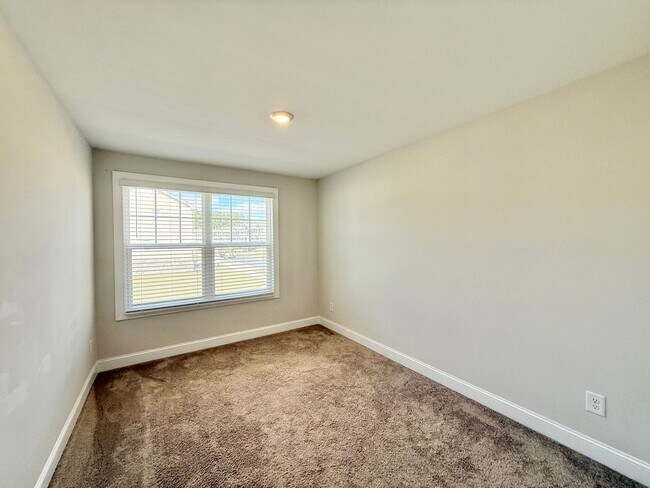 Building Photo - Stunning 3BD, 2.5BA Raleigh Townhome in a ...