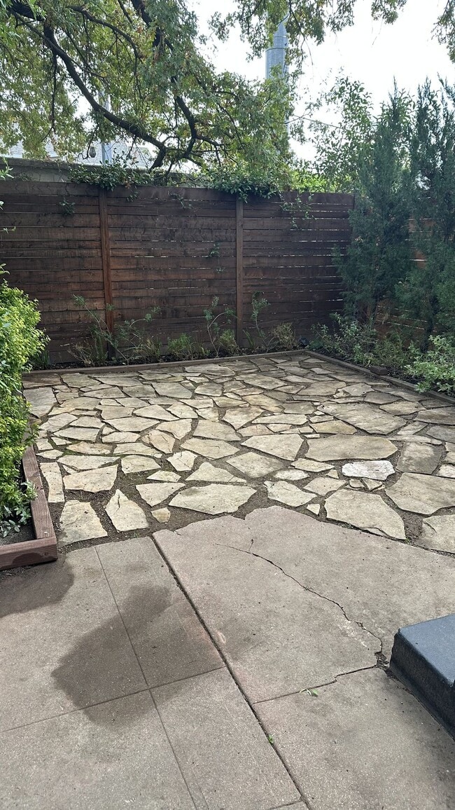 Building Photo - 1 Bedroom 1 Bath Duplex, Land Park-Curtis Park Area SEE VIDEO