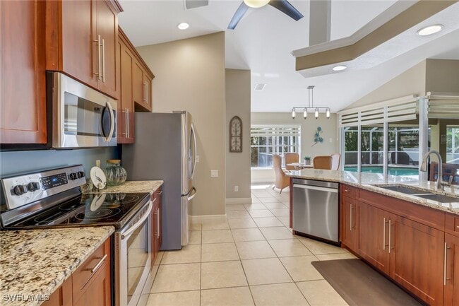 Building Photo - 2236 SW 27th St