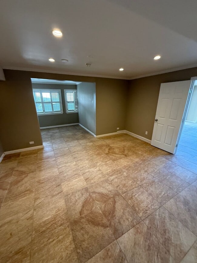 Building Photo - 1627 Paula Dr