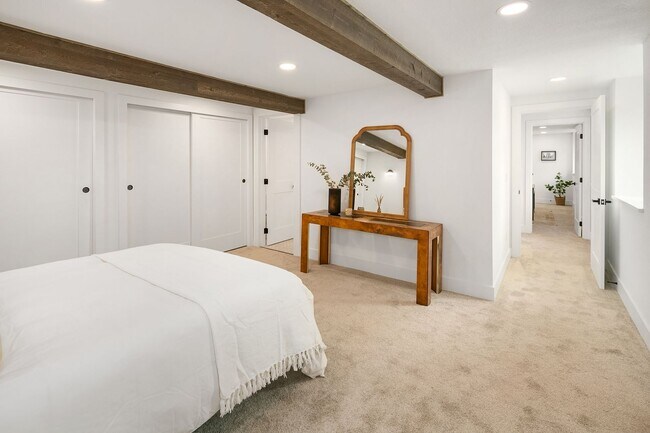 Building Photo - Beautiful Home in Seward Park!