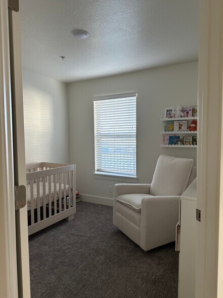 Building Photo - 1055 W 1033 N