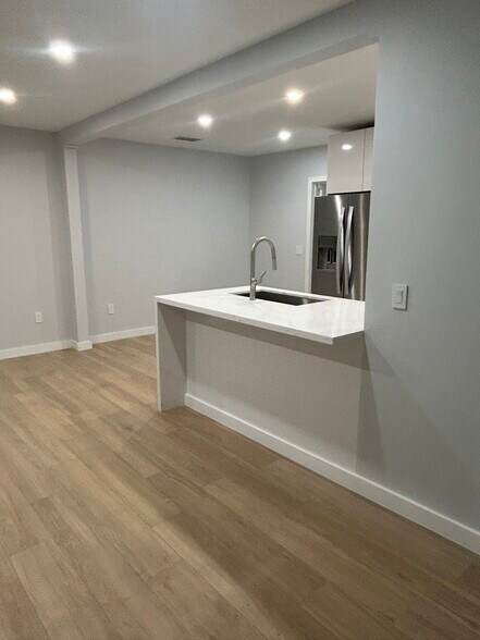 Building Photo - 6859 SW 37th St