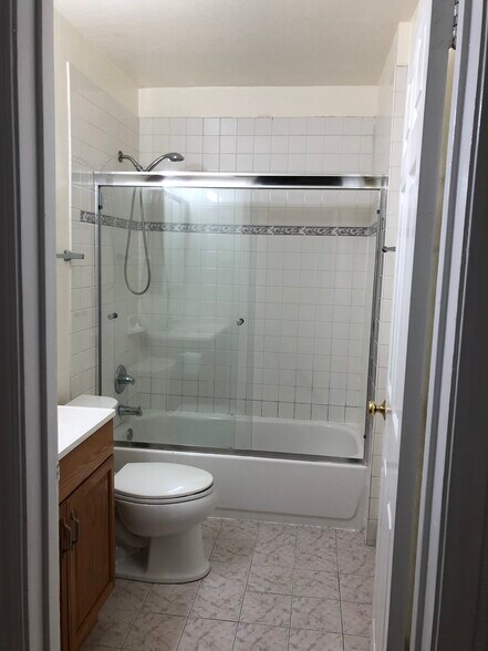 Bathroom #1 - 285 Bartlett Ave
