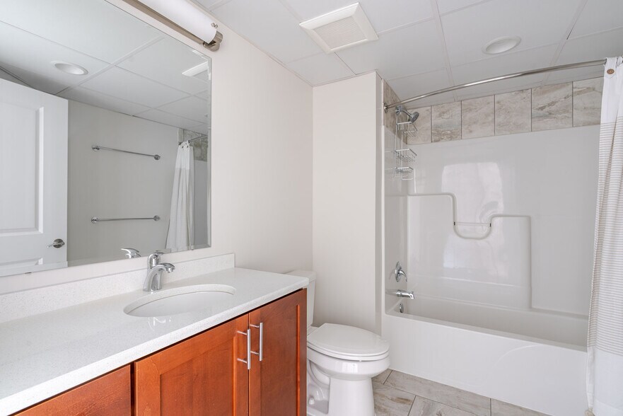 Building Photo - 3444 Fairfax Dr