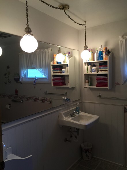 Bath - 4040 Monroe Rd