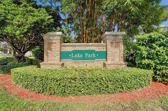 Building Photo - 9012 Lake Park Cir S