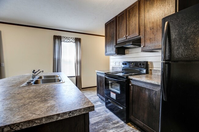 Building Photo - New Richmond Pointe