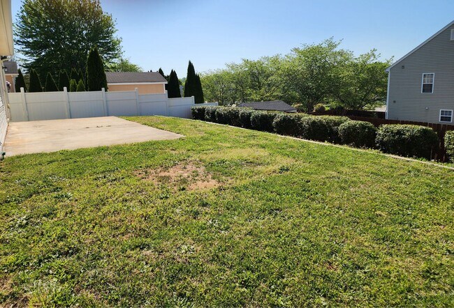 Building Photo - Ranch Home!
