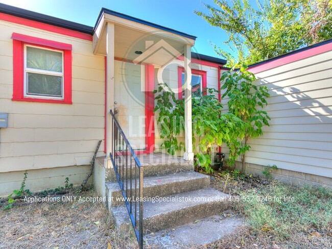 Building Photo - MOVE IN SPECIAL! Charming NW Oklahoma City...