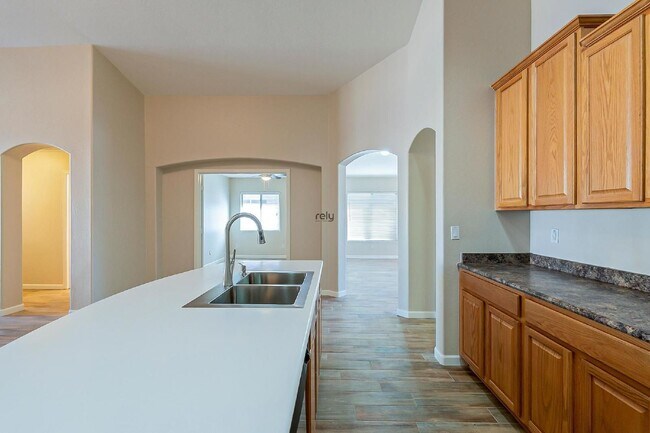 Building Photo - 11570 W Yuma St