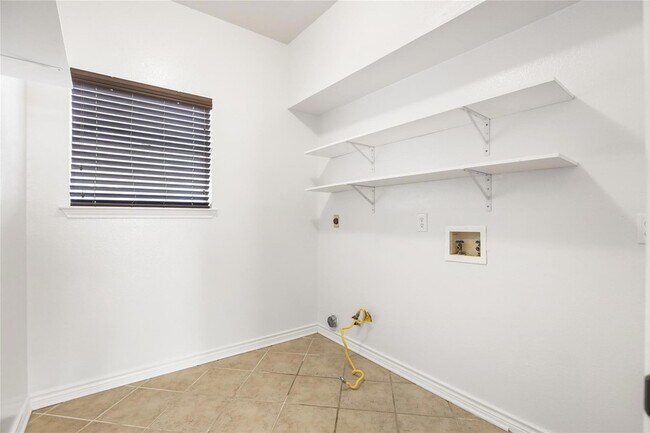 Building Photo - 2604 Stenson Dr