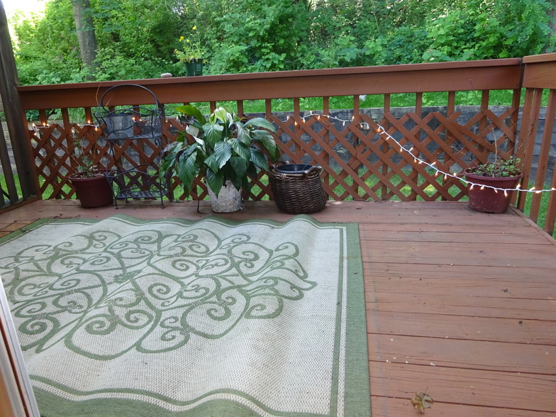 private deck - 20 Leeward Ln