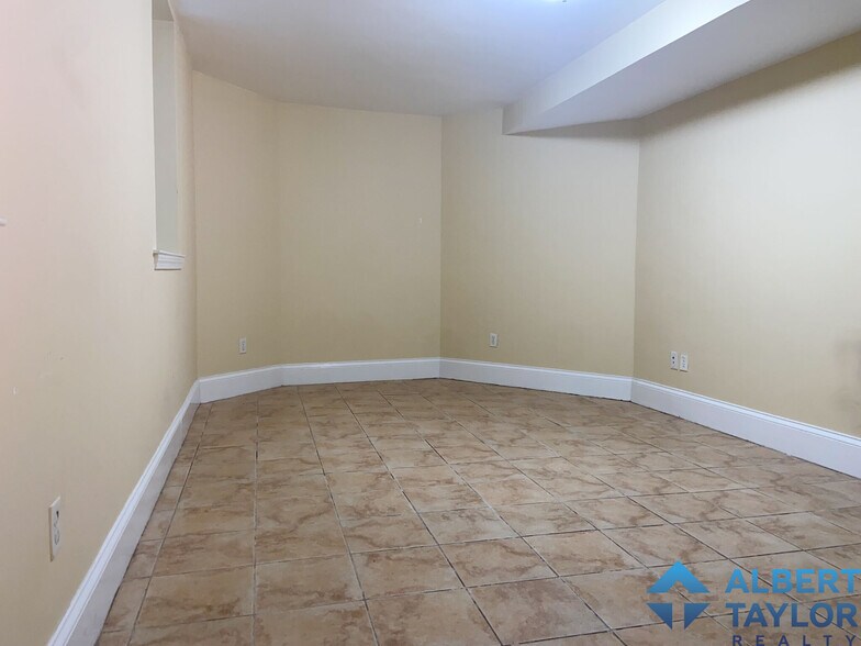 Building Photo - 19 Parker Hill Ave