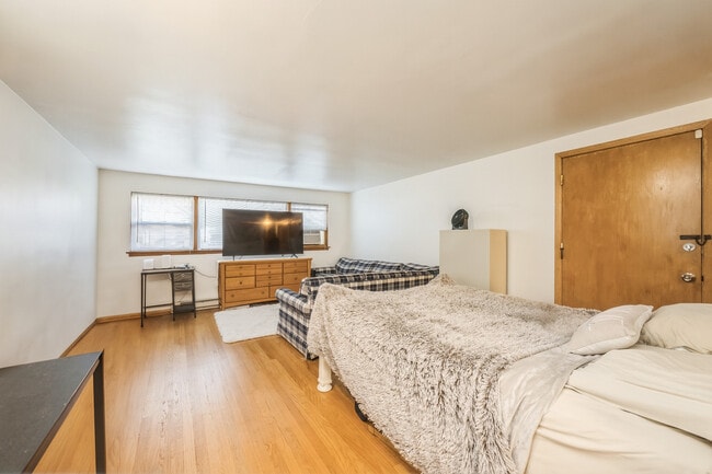 Building Photo - 233 S Highland Ave