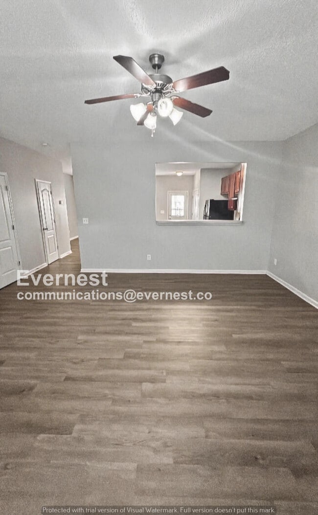 Building Photo - 3 Bed, 2.5 Bath Home with Modern Comforts / Pet-Friendly / Available Now!