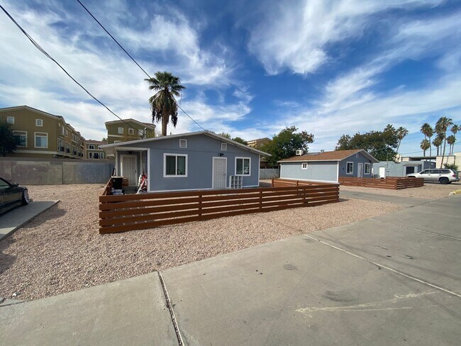 Building Photo - 2425 W Turney Ave