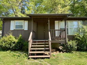 Building Photo - 2 Clervue Cir NE