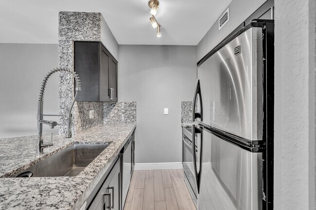Building Photo - 2803 N Oakland Forest Dr