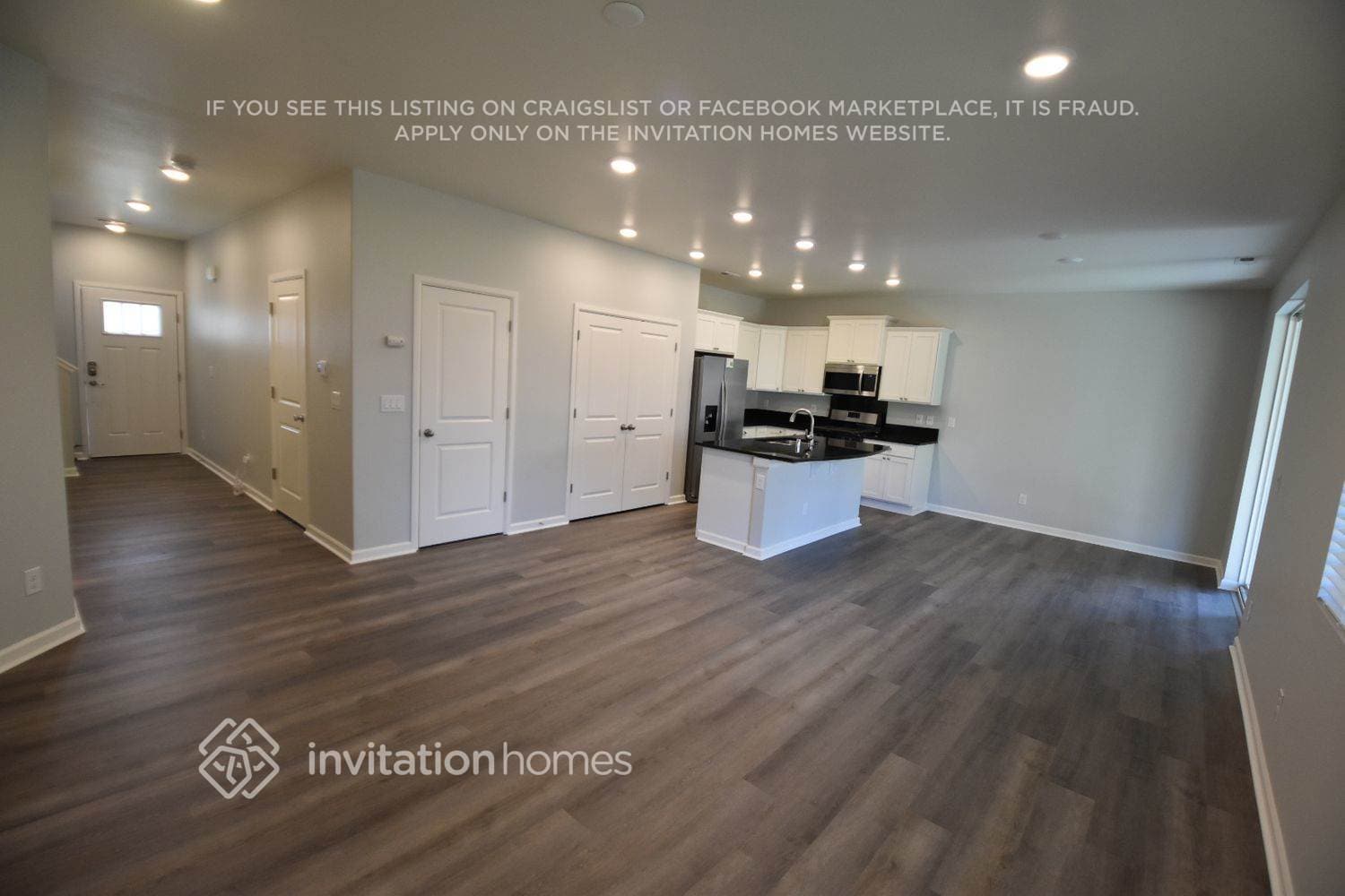 Building Photo - 511 Rosewood Dr SW