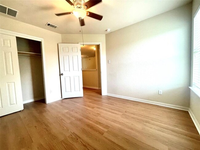 Building Photo - 20625 Farm Pond Ln