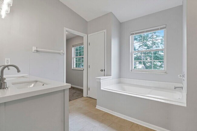 Building Photo - 3112 Fabyan Dr
