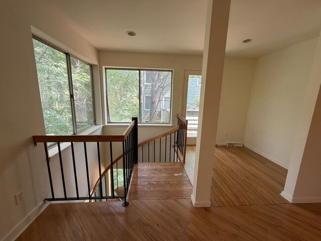 Building Photo - 1250 Clifden Green