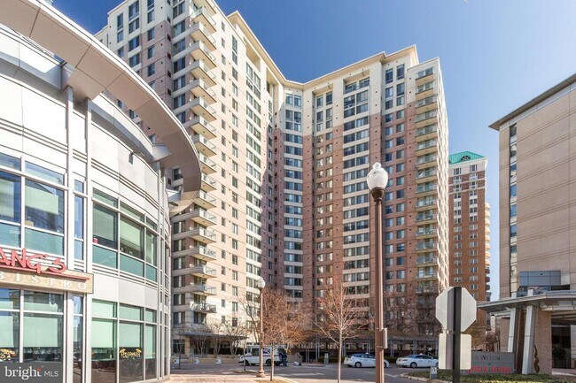 Building Photo - 851 N Glebe Rd