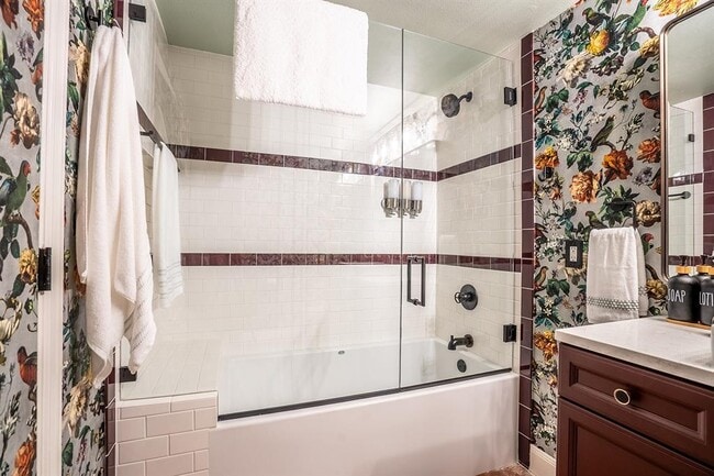 Building Photo - 5200 St Georges Green