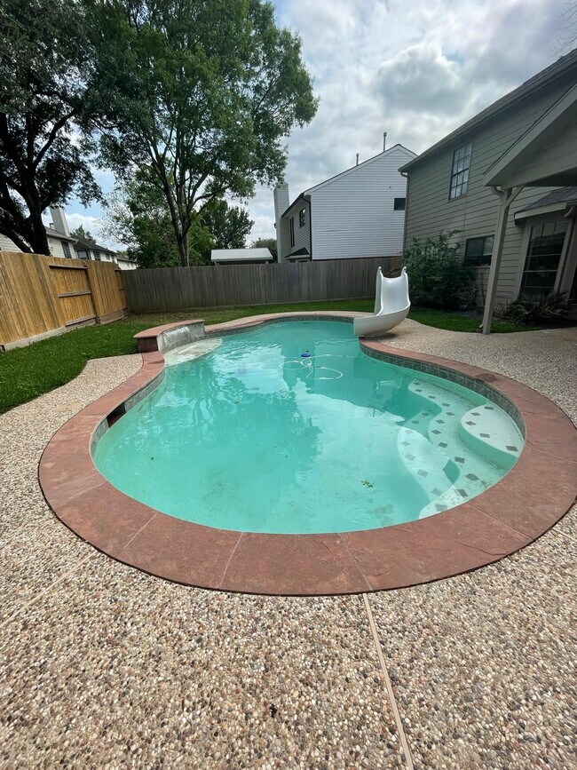 Building Photo - 3322 Whispering Way Dr