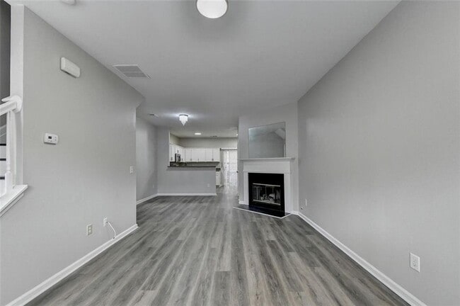 Building Photo - 903 Redwood Dr