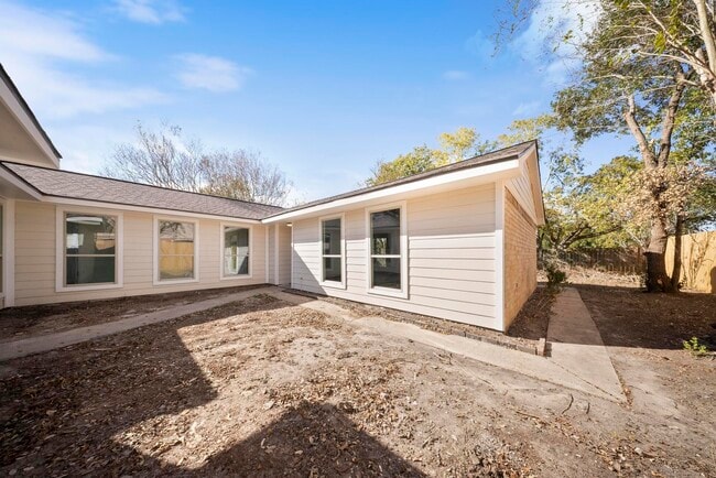 Building Photo - 1426 Twining Oaks Ln