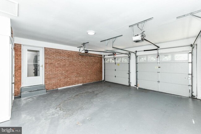 Building Photo - 5012 Sideburn Rd