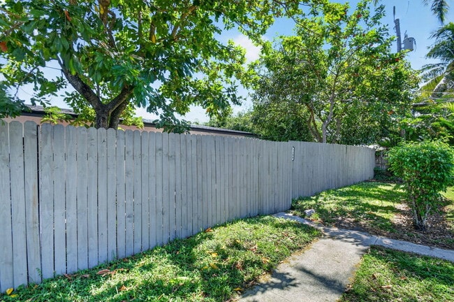 Building Photo - 3384 Rudolph Rd
