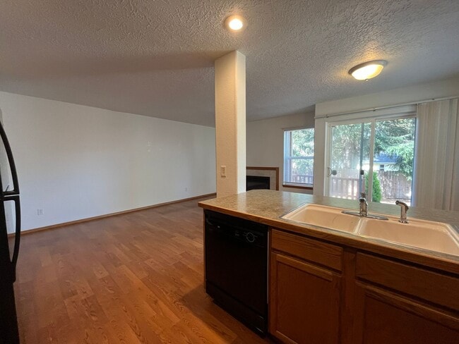 Building Photo - 3-Bedroom, 2-Bath, 1454sq ft Home!