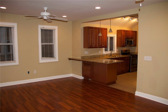 Building Photo - 114 Averill Ave
