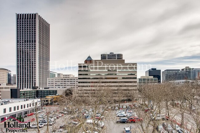 Building Photo - Modern 2-Bedroom Apartment in the Heart of Downtown NEW SUPER PRICE at $1,795!