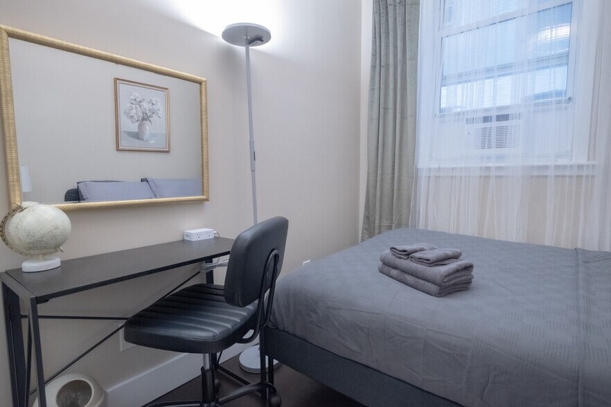 Building Photo - 245 W 113th St