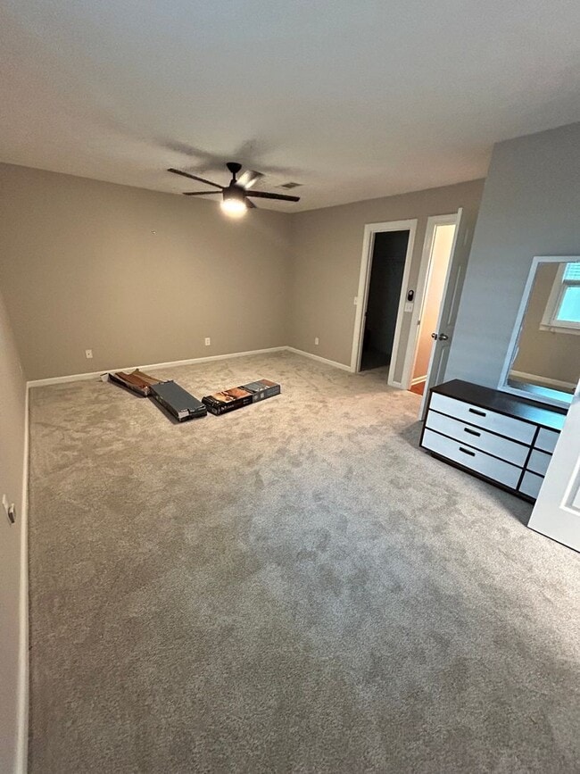 Building Photo - 2908 Country Club Dr