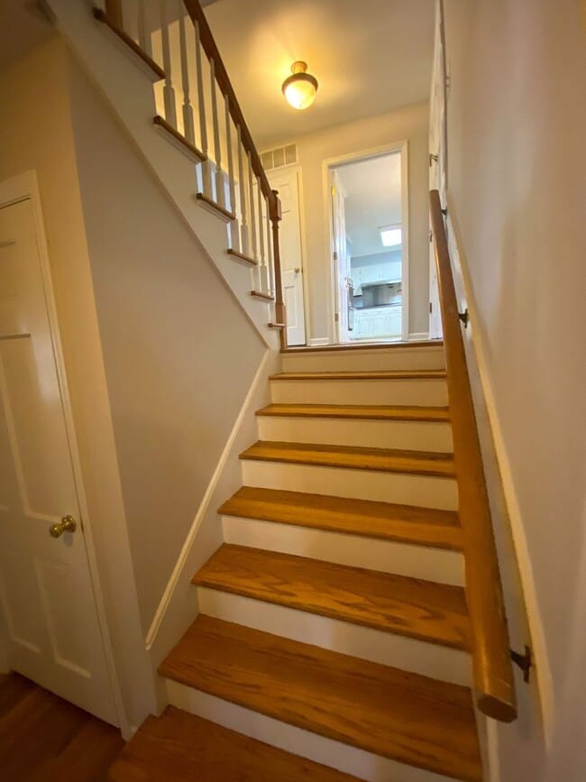 Building Photo - 5867 Brierdale Ave