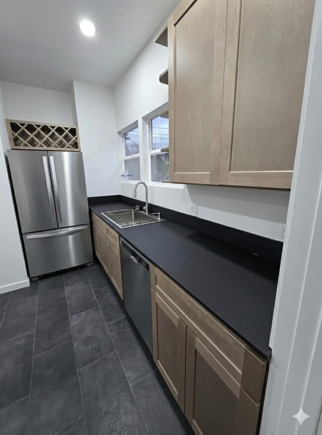 Building Photo - 515 Irving St