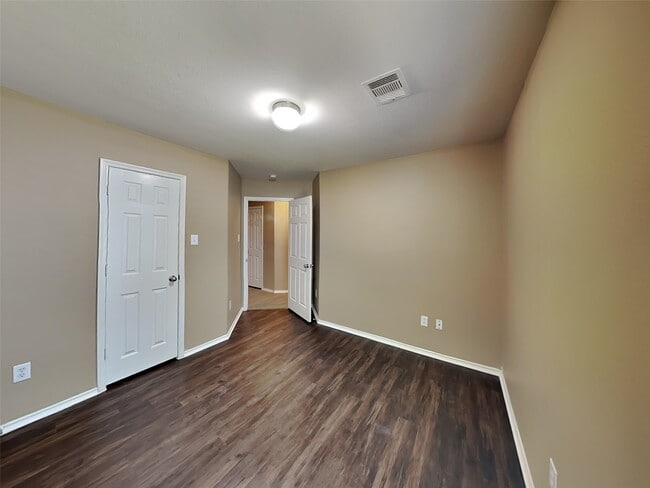 Building Photo - 18494 Sunrise Pines Dr