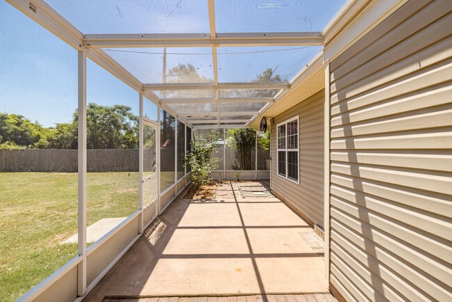 Building Photo - 203 Hayne Dr