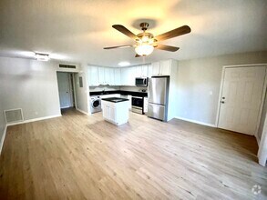 Building Photo - 102 N Lakeside Dr