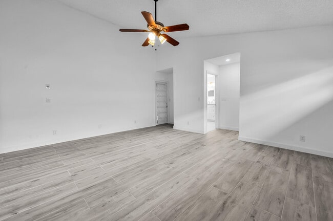 Building Photo - 7619 Silver Woods Ct