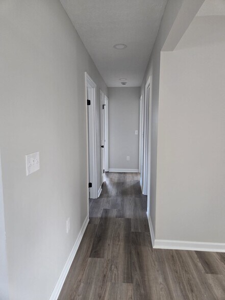 Building Photo - 10000 OH-736