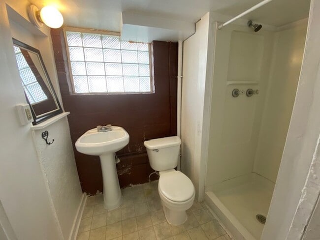 Building Photo - Welcoming 5BR/3BA with Dining Room & Laundry—Minutes to UA and Downtown